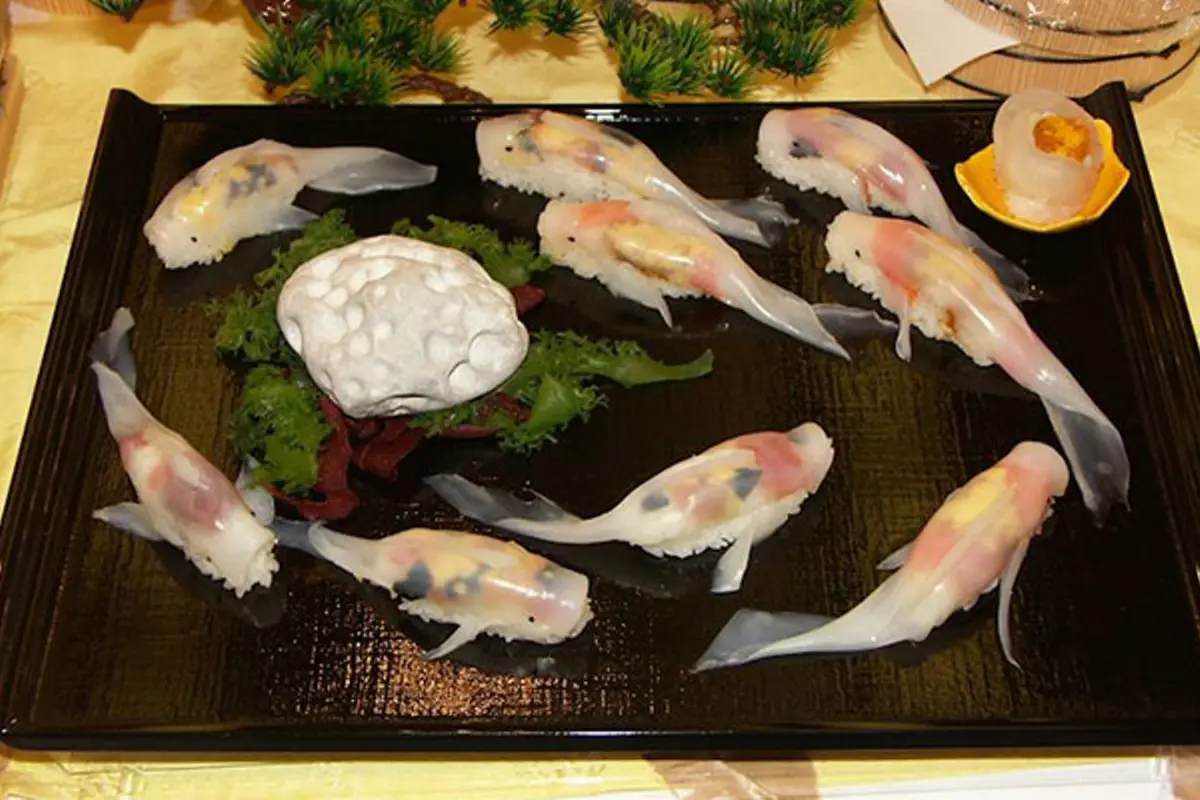 Sushi Koi, Kreasi Unik Bikin Ikan Bisa Berenang di Darat