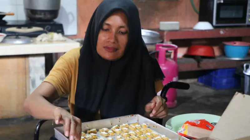 Isi Momen Ramadhan, Para Lansia dan Penyandang Disabilitas di Bantul Produksi Aneka Kue Lebaran