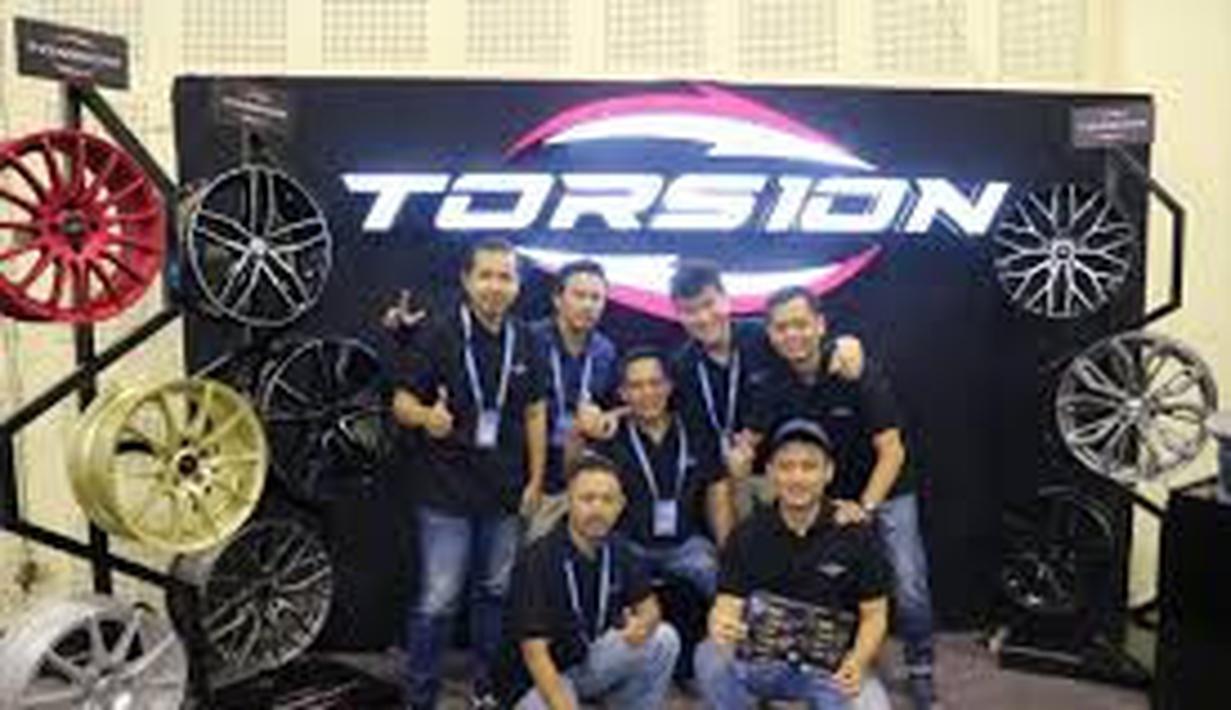 Torsion Wheel adalah brand velg lokal kepunyaan PT Chemco Harapan Nusantara. Velg-velg torsion memiliki desain-desain original dengan berbagai model dan tipe. Ukuran-ukuran velgnya pun terbilang lengkap dari yang kecil hingga besar. Torsion memiliki harga yang cukup kompetitif. (Source: nmaa.co.id)
