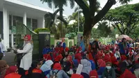 Ratusan buruh perempuan korban PHK massal PT Masterindo Jaya Abadi mengawal sidang putusan perkara pesangon di Pengadilan Hubungan Industrial (PHI) Bandung, Rabu, 5 Oktober 2022. (Liputan6.com/Dikdik Ripaldi).