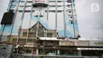 Petugas melakukan proses pemugaran pusat perbelanjaan Sarinah, Jakarta, Jumat (30/10/2020). Proyek transformasi Sarinah yang dicanangkan pada Agustus 2020 itu dijadwalkan selesai Agustus 2021. Pemugaran dilakukan dengan tetap mempertahankan aspek sejarah Gedung Sarinah. (Liputan6.com/Faizal Fanani)