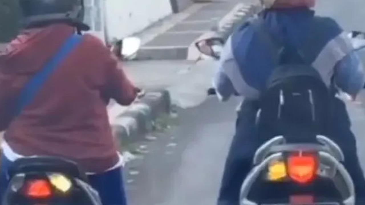 6 Foto Emak-emak Kocak Pakai Motor yang Bikin Geleng-geleng Kepala