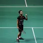 Tunggal putra Indonesia, Anthony Sinisuka Ginting, melaju ke semifinal Singapure Terbuka 2019 setelah mengalahkan wakil China, Chen Long. (AFP/Roslan Rahman)