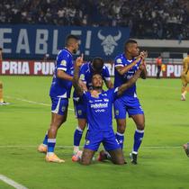 Persib Bandung meraih kemenangan 2-0 atas Bhayangkara FC dalam laga BRI Super League 2025/2026 yang digelar di Stadion Gelora Bandung Lautan Api (GBLA), Minggu (21/12/2025). (Bola.com/Erwin Snaz)