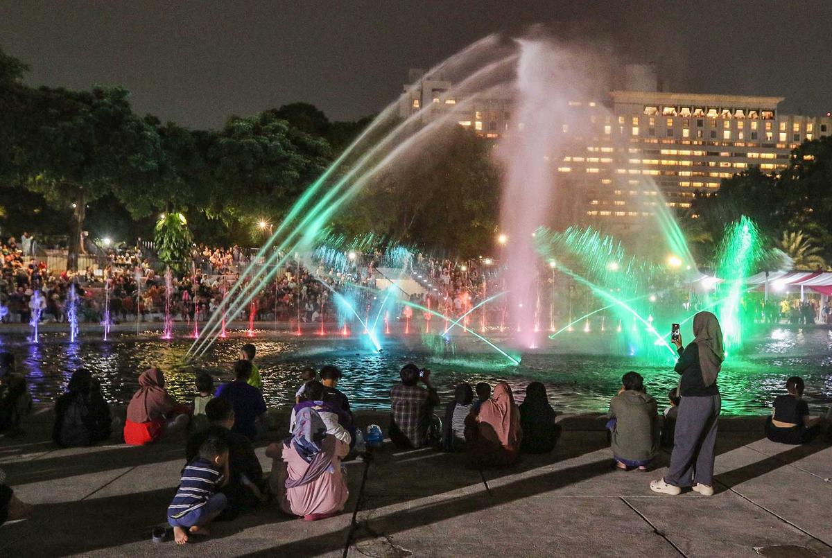 FOTO: Melihat Aktifitas Warga di Taman Lapangan Banteng yang Buka 24 Jam