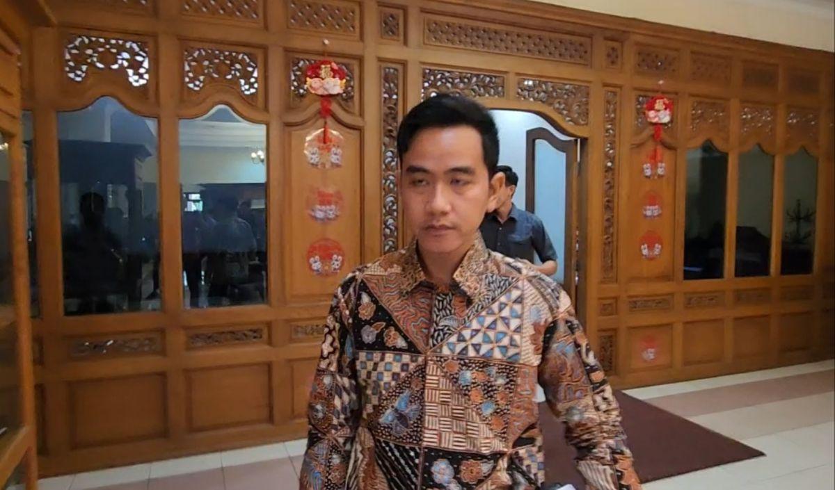 Gibran menegaskan akan menyelesaikan mengenai hal ini.