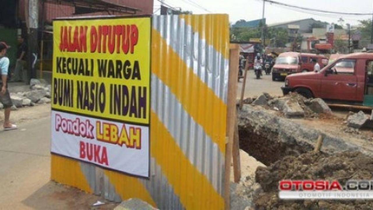 Perbaikan jembatan Nasio, akses menuju Pondokgede terputus