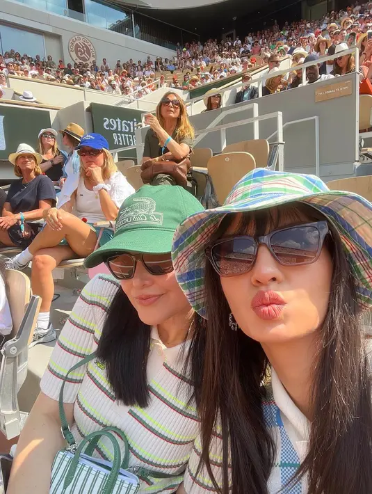 Memenuhi undangan Lacoste di Roland-Garros, Raline Shah tampil dengan gaya sporty [@ralineshah]