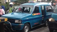 Puluhan Pengojek Online Rusak Angkot di Depok  