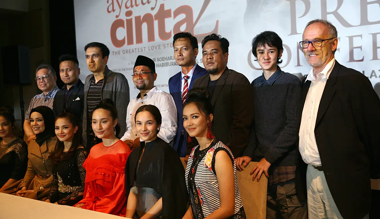 Film yang sudah dinanti-nati akhirnya tayang juga dan hadir di tengah-tengah masyarakat. Ayat-Ayat Cinta 2, sudah tayang di seluruh bioskop di tanah air pada 21 Desember 2017 kemarin. (Nurwahyunan/Bintang.com)