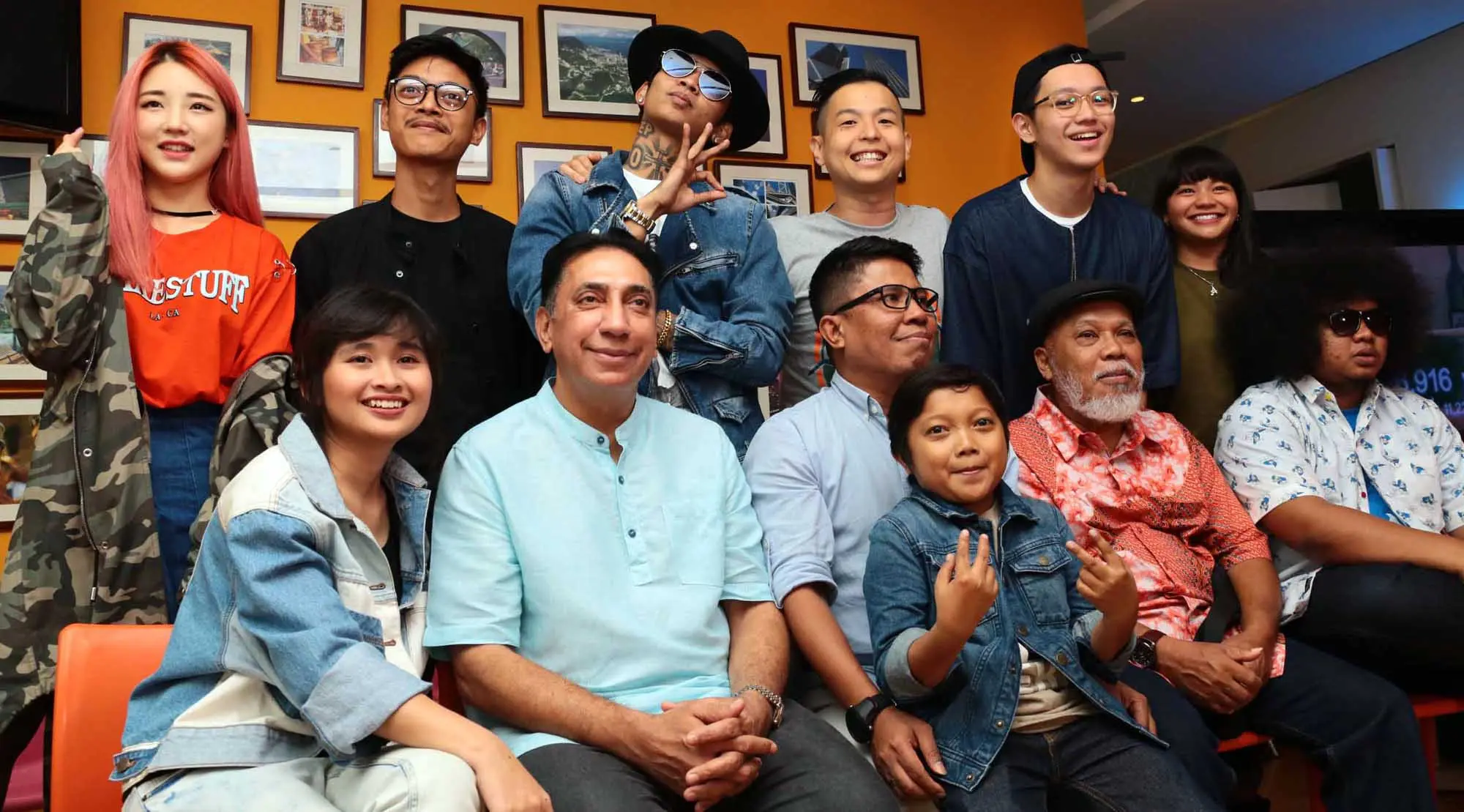 Dunia perfilman Indonesia kembali diwarnai dengan film terbarunya yang berjudul The Underdogs. Film ini diprodiseri oleh Ernest Prakasa, dan kali ini ia memilih untuk tak menjadi sutradara. (Deki Prayoga/Bintang.com)
