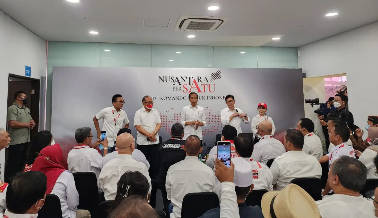 Presiden Joko Widodo memberikan keterangan saat mengikuti gerakan yang dinamai Gerakan Nusantara Bersatu di Stadion Utama Gelora Bung Karno, Jakarta, Sabtu (26/11/2022). (Foto Dok Pertiwi Indonesia)