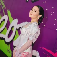 Penampilan Prilly Latuconsina berkebaya di FFI 2022 disorot. @prillylatuconsina96.