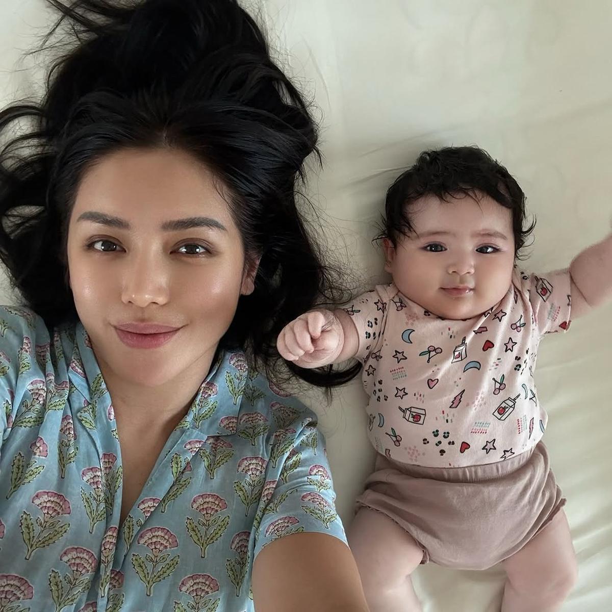 7 Potret Jessica Iskandar Selfie Bareng Baby Hagia, Ibu dan Anak Sama Cantiknya