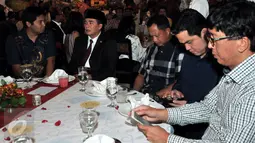 Ki-ka: Maruarar Sirait, Ade Komaruddin, Tito Karnavian, Erick Thohir dan Sutanto Hartono saat menghadiri acara Syukuran Panitia Piala Presiden 2015, Jakarta, Senin (18/1/2016). (Liputan6.com/Yoppy Renato)