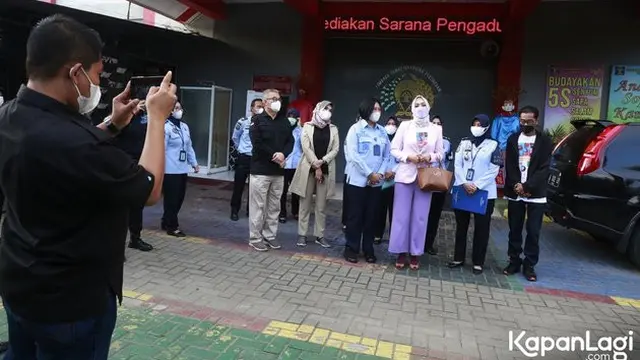 Diwarnai Tangis, Ini 7 Potret Detik-detik Angelina Sondakh Bebas dari Penjara