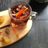 ilustrasi minuman tradisional yang menghangatkan saat suhu dingin/unsplash