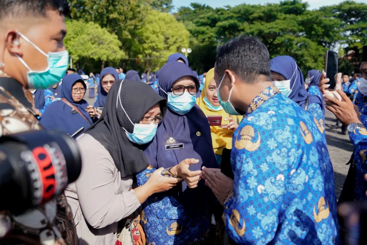 Seorang guru di SMA Negeri 2 Luwu Timur, Asrianty yang merupakan penyandang disabilitas netra menjadi pegawai honorer. Dok. sulselprov.go.id