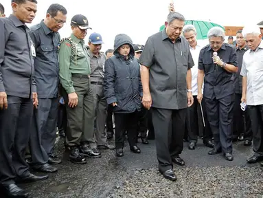 [FOTO] SBY Cek Perbaikan Jalur Pantura di Pekalongan
