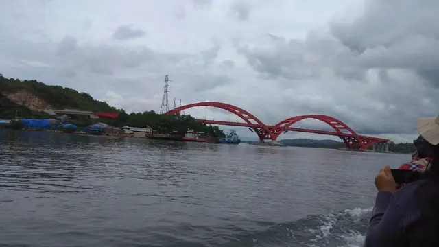 Teluk Youtefa, menjadi salah satu lokasi pertahanan tentara Jepang dari serangan sekutu. Saat itu Teluk Youtefa telah ramai, terlebih dibangunnya Jembatan Youtefa yang diresmikan Presiden Jokowi pada pertengahan 2019. (Foto: Katharina Janur/Liputan6.com)