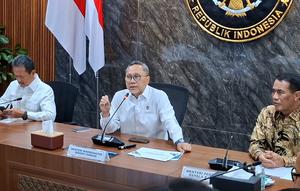 Menteri Koordinator Bidang Pangan, Zulkifli Hasan di Kantor Kemenko Pangan, Jakarta, Jumat (13/3/2026). (Foto: Liputan6.com/Arief RH)