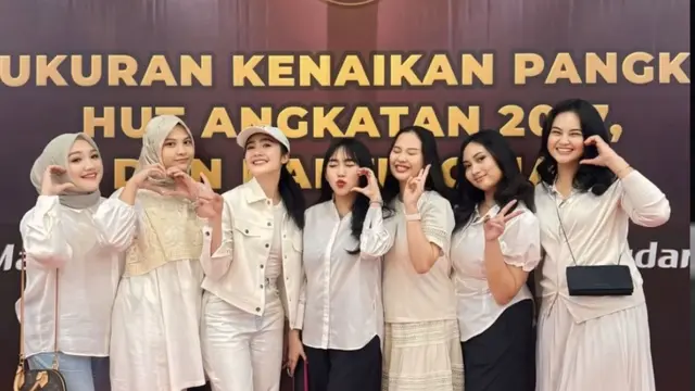 Gaya Febby Rastanty Jadi Istri Polisi. [@tarimangunsong]