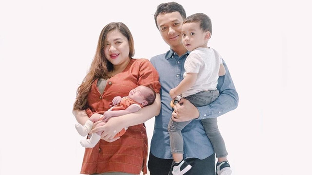 7 Potret Baby Born Anak Kedua Vicky Shu, Bikin Gemas
