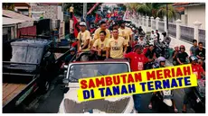Berita video Vlog Bola.com kali ini menampilkan keseruan reporter Bola.com yang ikut ke dalam bagian Malut United yang disambut meriah oleh warga Ternate, hingga diarak keliling kota.