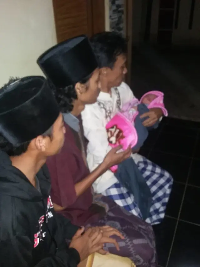 Bayi cantik ditemukan jemaat salat tarawih di belakang Musala Nurul Iman, Padangjaya, Majenang, Cilacap. (Foto: Liputan6.com/Istimewa/Muhamad Ridlo)