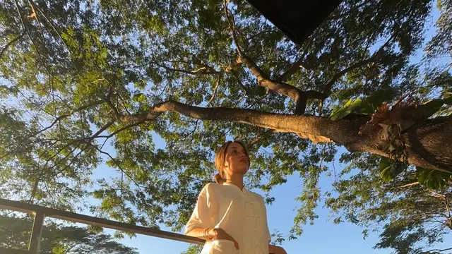 Jauh dari Pesta, Gaya Cinta Laura dan Arya Vasco Rayakan Akhir Tahun 2025 dengan Meditasi di Thailand