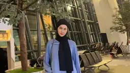 Awalnya dia mengunggah foto saat masih berada di Terminal 3 Soekarno Hatta menunggu Boarding. (Foto: Instagram/ paula_verhoeven)