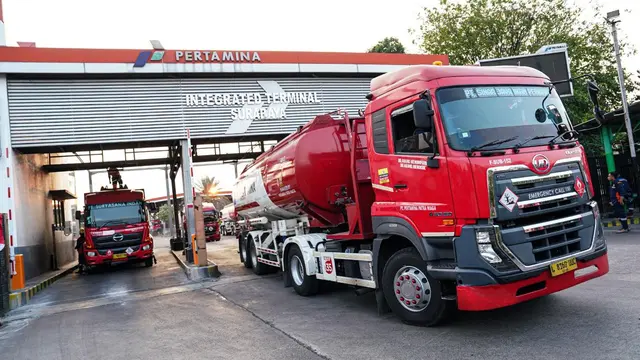 Pantau Distribusi BBM ke Jember, Direktur Pertamina Patra Niaga Tinjau Langsung Penambahan Armada di Surabaya