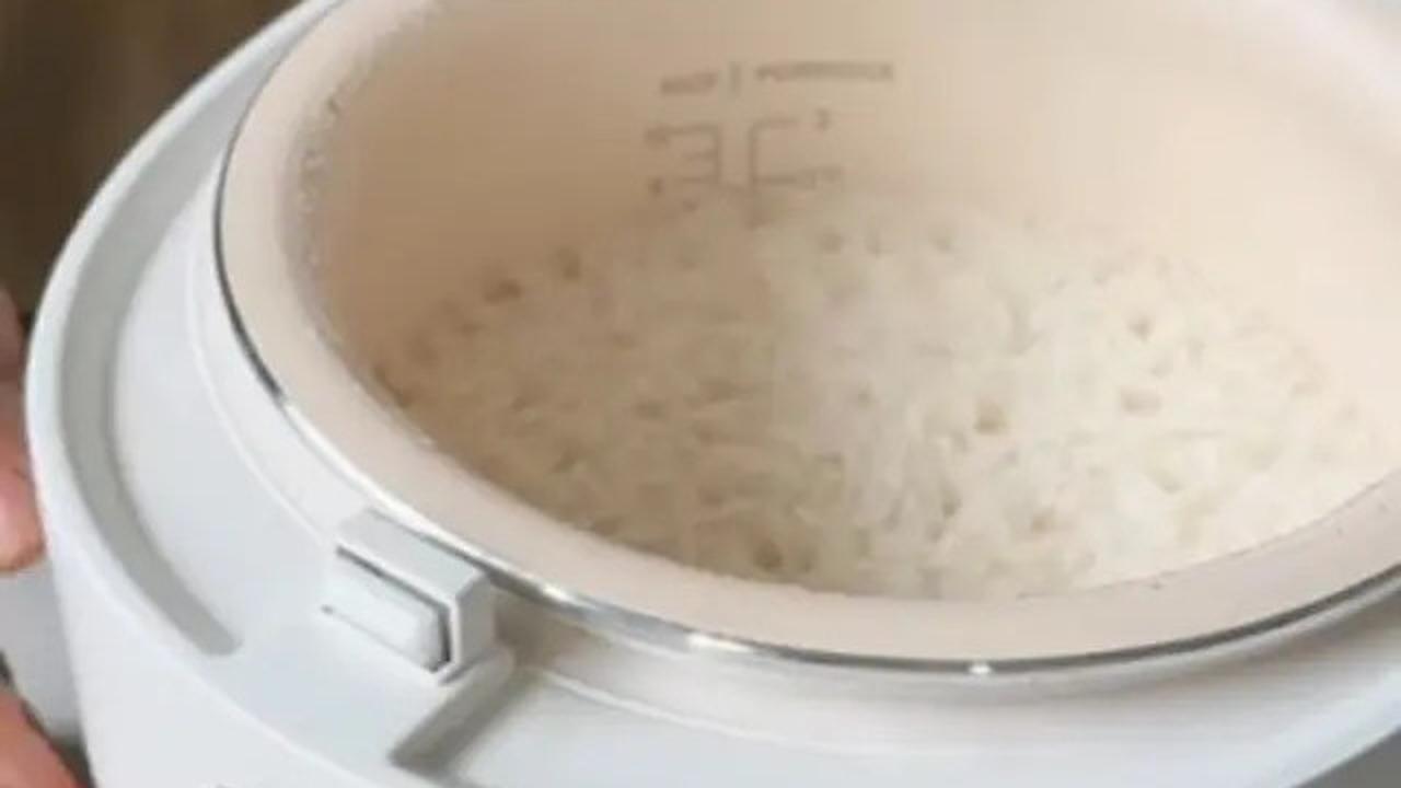 Cara Masak Lontong yang Padat dan Kenyal Pakai Rice Cooker