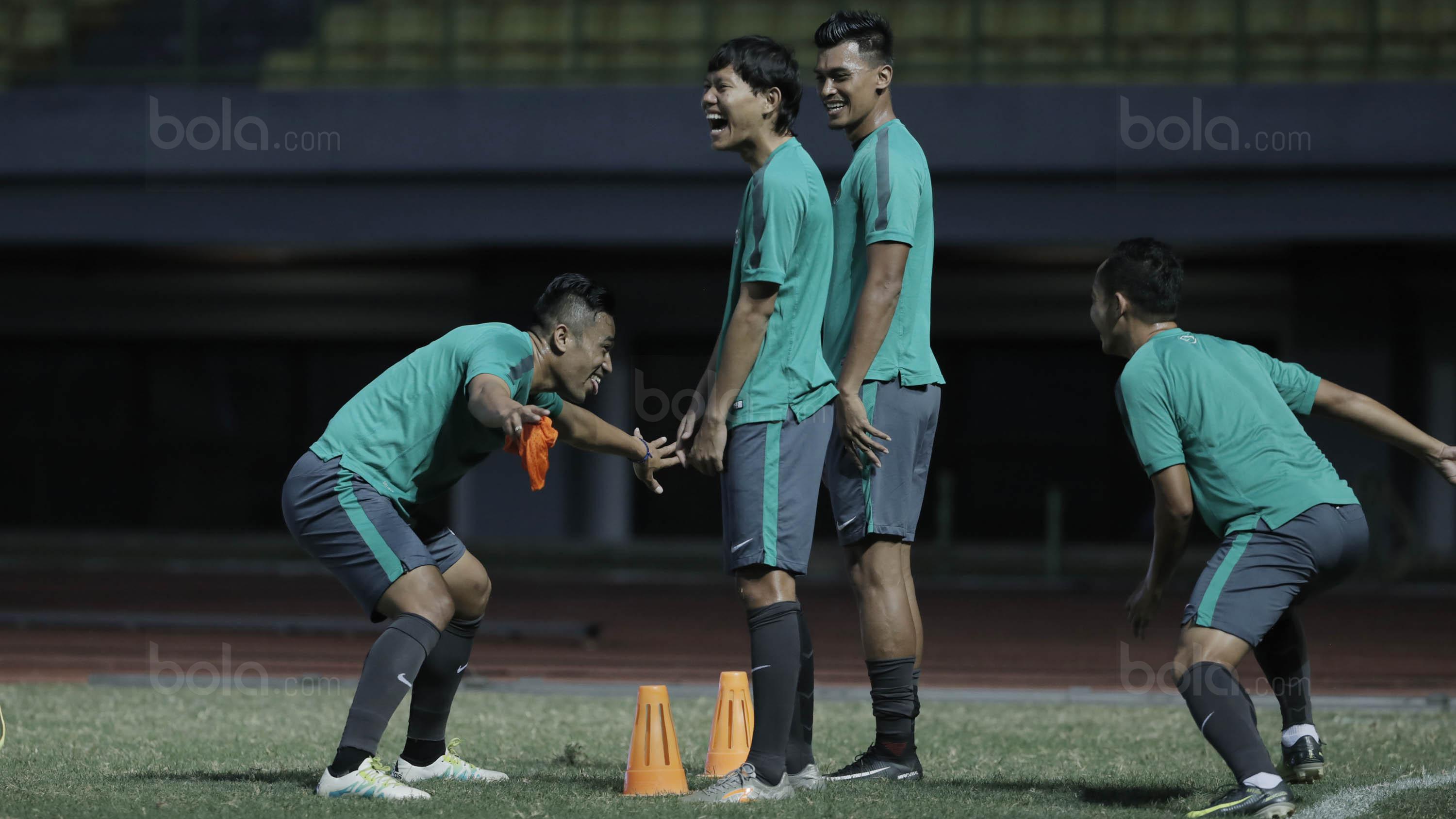 Pemain Timnas Indonesia melakukan sesi latihan jelang laga melawan Fiji di Stadion Patriot, Bekasi, Jumat, (1/9/2017). Indonesia akan menjalani laga Persahabatan melawan Fiji. (Bola.com/M Iqbal Ichsan)
