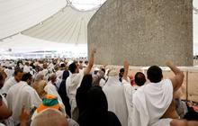FOTO: Setelah Wukuf Arafah, Jemaah Haji Seluruh Dunia Mulai Melempar Jumrah di Mina