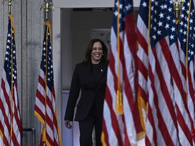 Wakil Presiden Amerika Serikat (AS) yang juga kandidat calon presiden dari Partai Demokrat, Kamala Harris tiba untuk berbicara di Universitas Howard di Washington DC, pada Rabu 6 November 2024. (Brendan SMIALOWSKI/AFP)