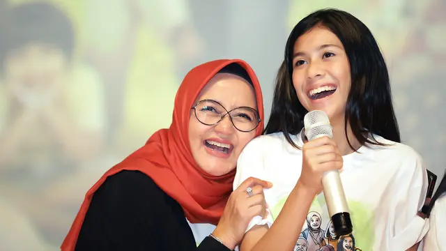 [Fimela] Novia Kolopaking dan Pemeran Keluarga Cemara