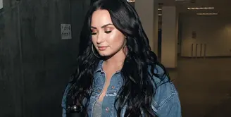 Demi Lovato sudah setuju untuk melakukan rehabilitasi dan akan memulainya usai keluar dari rumah sakit. (instagram/ddlovato)