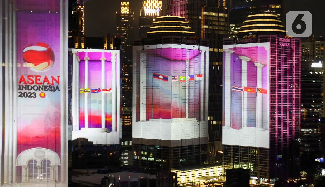 <p>Pertunjukan video mapping saat Gala Dinner KTT ke-43 ASEAN 2023 di gedung-gedung kawasan Sudirman, Jakarta, Rabu (6/9/2023). (Liputan6.com/Herman Zakharia)</p>