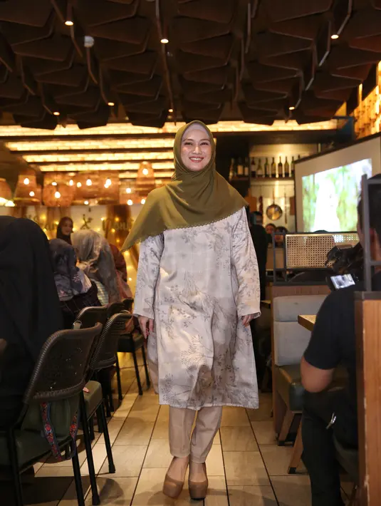 Melody Nurramdhani Laksani di Senayan City, Jumat (17/1/2020). (Adrian Putra/Fimela.com)