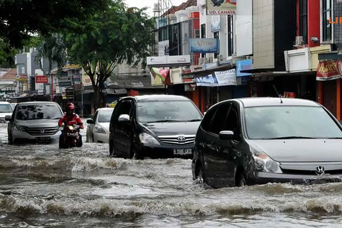 banjir-jalan-140118c.jpg