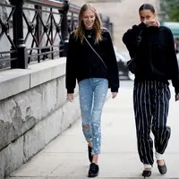 Penampilan para street styler di New York Fashion Week. (Image: popsugar.com)