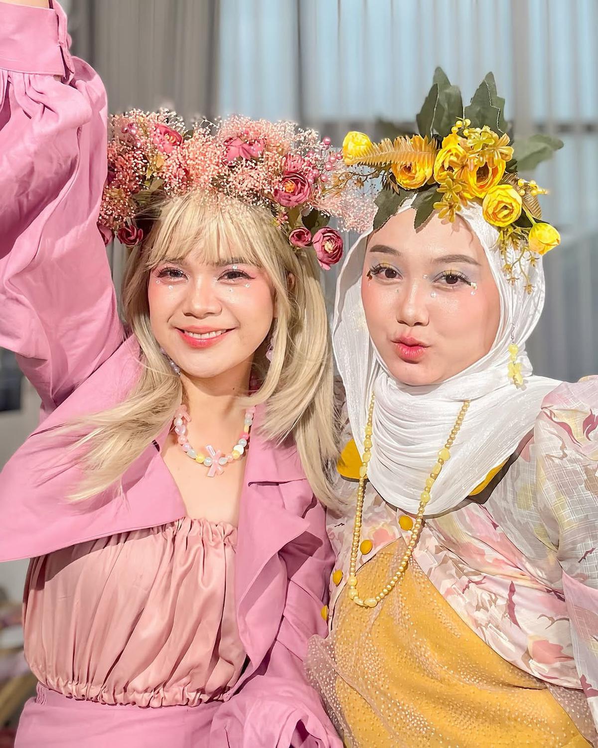 Potret Sinta dan Jojo Tirukan Tren Makeup Douyin, Disebut Bak Vampir Karena Awet Muda