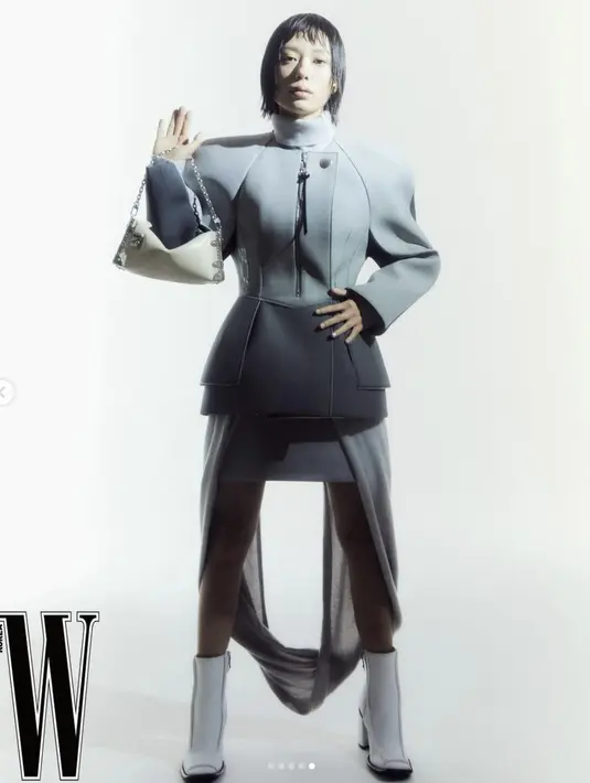 Tujuan utamanya dalam melebarkan sayap ke industri hiburan adalah untuk mempromosikan olahraga menembak secara lebih luas. [Foto: W Korea]