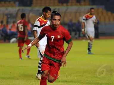 Selebrasi Zulham Manik Zamrun usai menjebol gawang Timor Leste di Stadion GBK Jakarta, Selasa (11/11/2014). (Liputan6.com/Helmi Fithriansyah)
