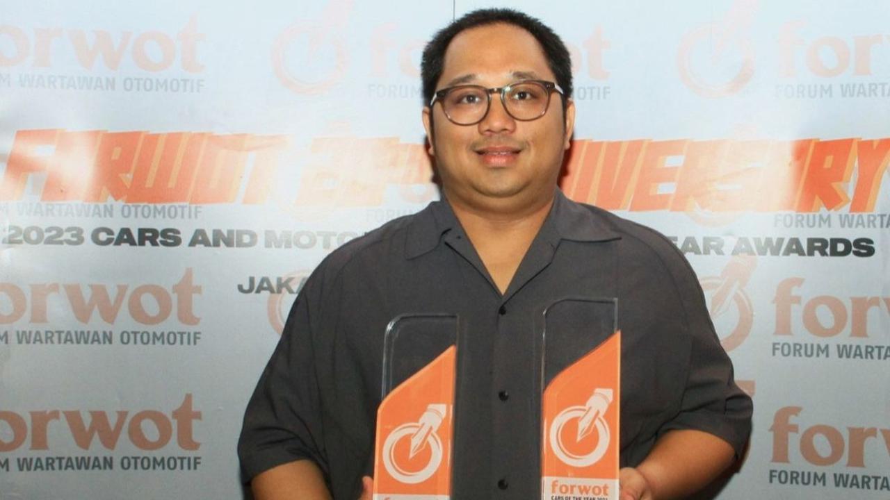"Tiga lini produk Wuling masuk finalis di tiga kategori Forwot Cars of The Year 2023 mewakili semangat inovasi Wuling yang berkelanjutan guna hadirkan solusi mobilitas modern sesuai kebutuhan masyarakat baik melalui produk ICE, hybrid, maupun BEV.”&nbsp