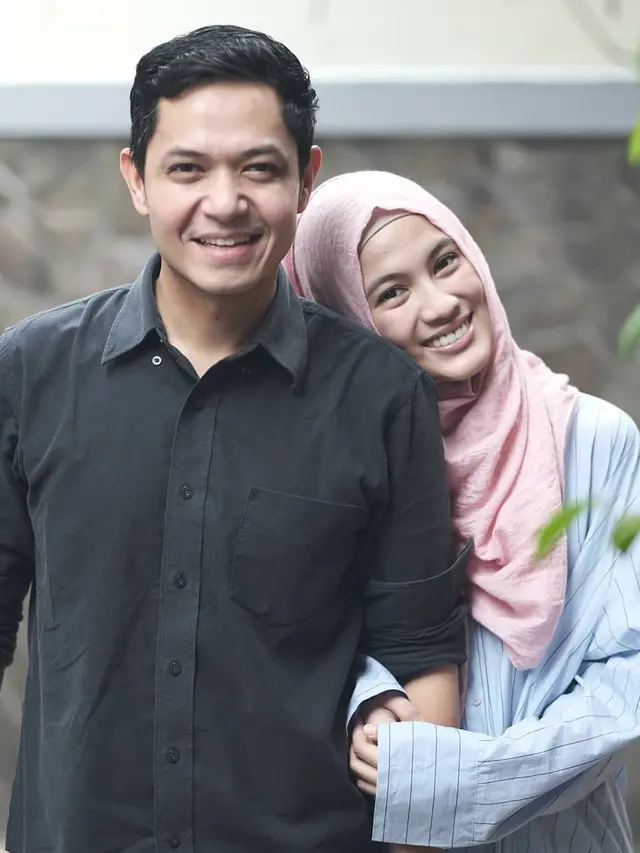 [Fimela] Dude Harlino dan Alyssa Soebandono