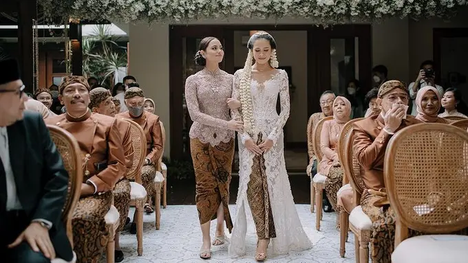 Prosesi Pernikahan Maudy Ayunda dan Jesse Choi. (foto: Instagram/maudyayunda)