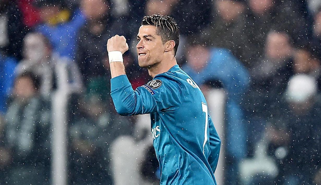 Striker Real Madrid, Cristiano Ronaldo, melakukan selebrasi usai mencetak gol ke gawang Juventus pada laga Liga Champions di Stadion Allianz, Selasa (3/4/2018). Juventus takluk 0-3 dari Real Madrid. (AP/Alessandro Di Marco)