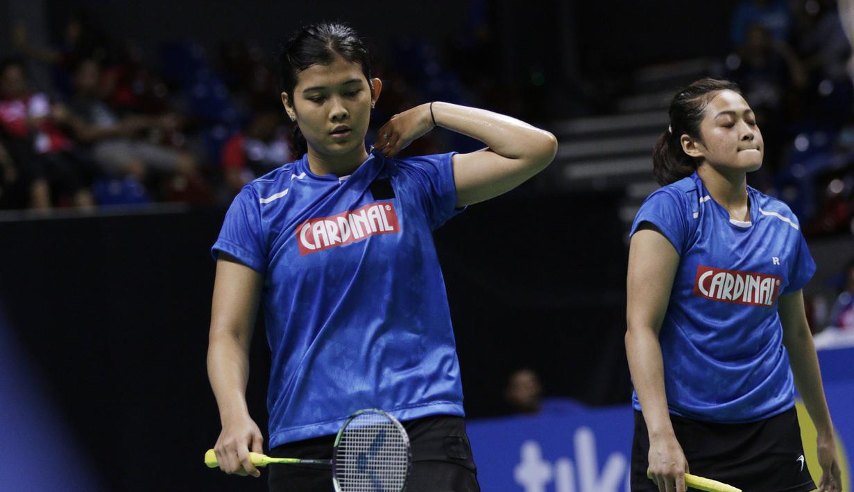 Pasangan Mutiara Cardinal, Dea Giovani/Yulfira Barkah, saat melawan wakil Jaya Raya, Greysia Polii/Apriyani Rahayu, pada Kejurnas PBSI di Britama Arena, Sabtu (22/12). Jaya Raya menjadi juara Kejurnas PBSI 2018. (Bola.com/M Iqbal Ichsan)